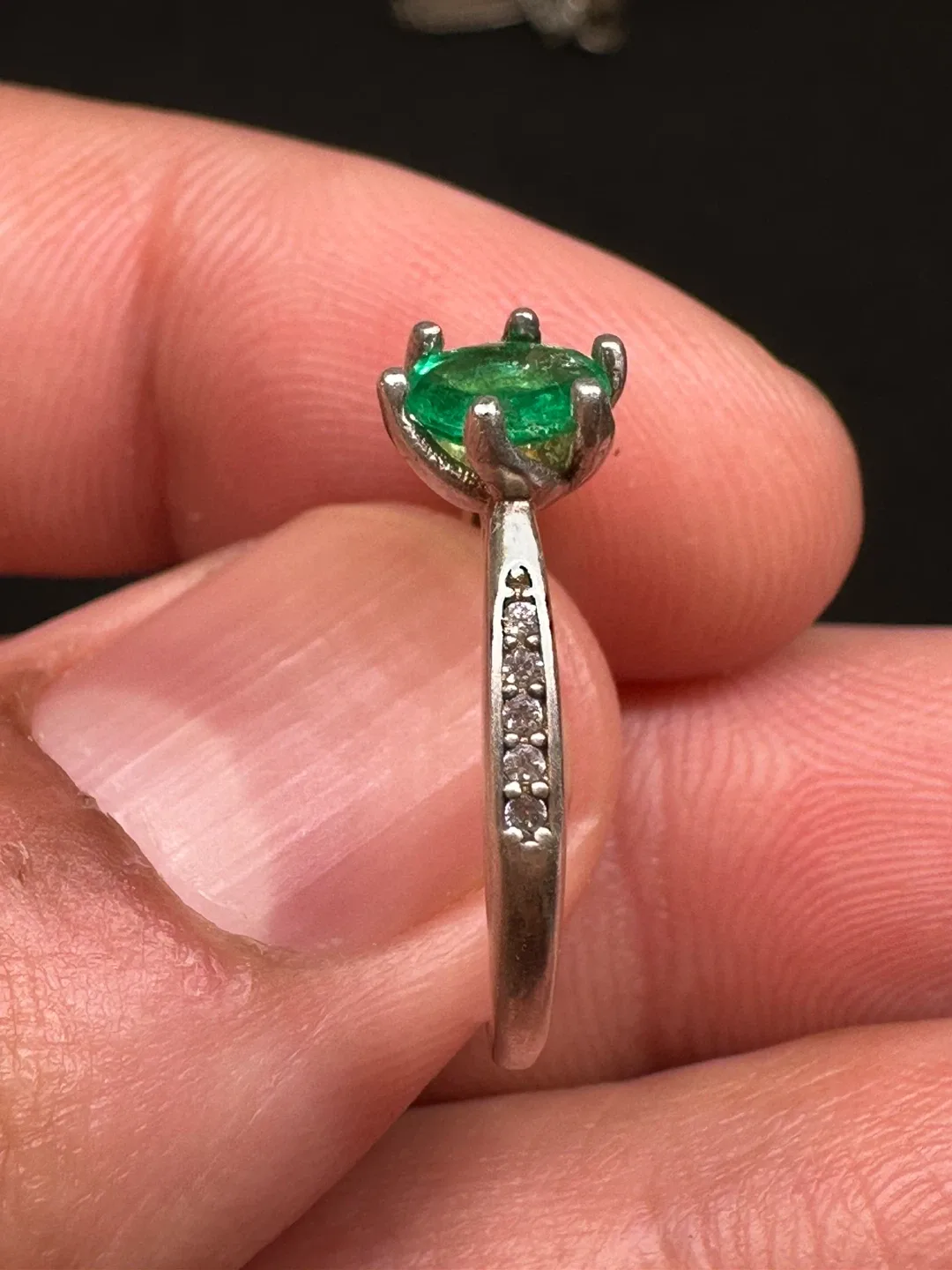 925 Sterling Silver Emerald Ring with white zirconia image indicator(3)