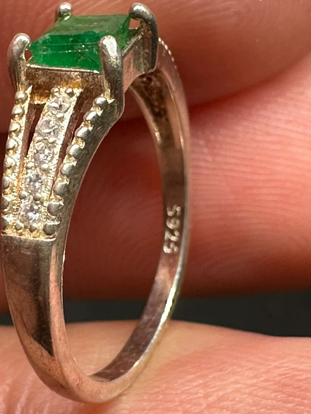 Emerald and white Zirconia Sterling Silver Ring image indicator(3)