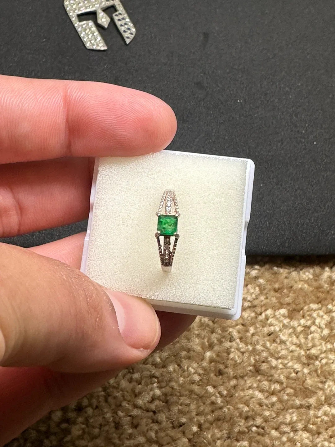 Emerald and white Zirconia Ring in sterling silver image indicator(7)