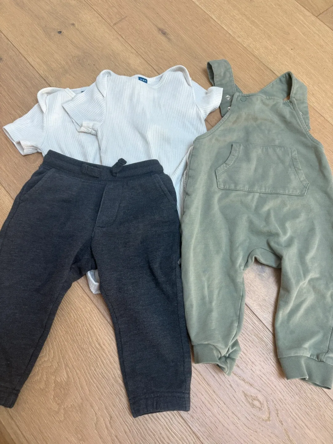 Baby boy clothing bundle 12/18 and 18/24 image indicator(2)