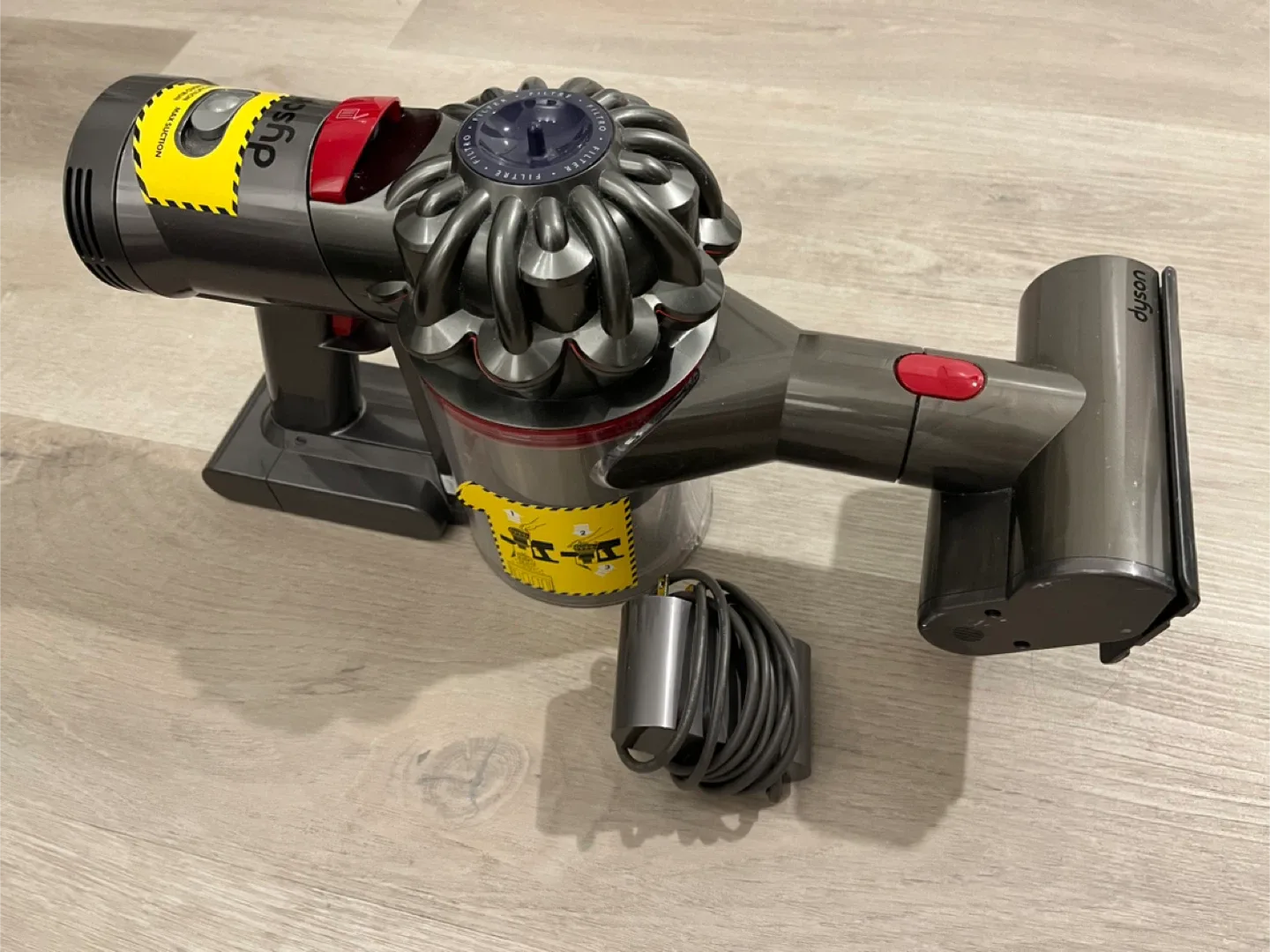 BROKEN Dyson V7 Trigger handheld vacuum