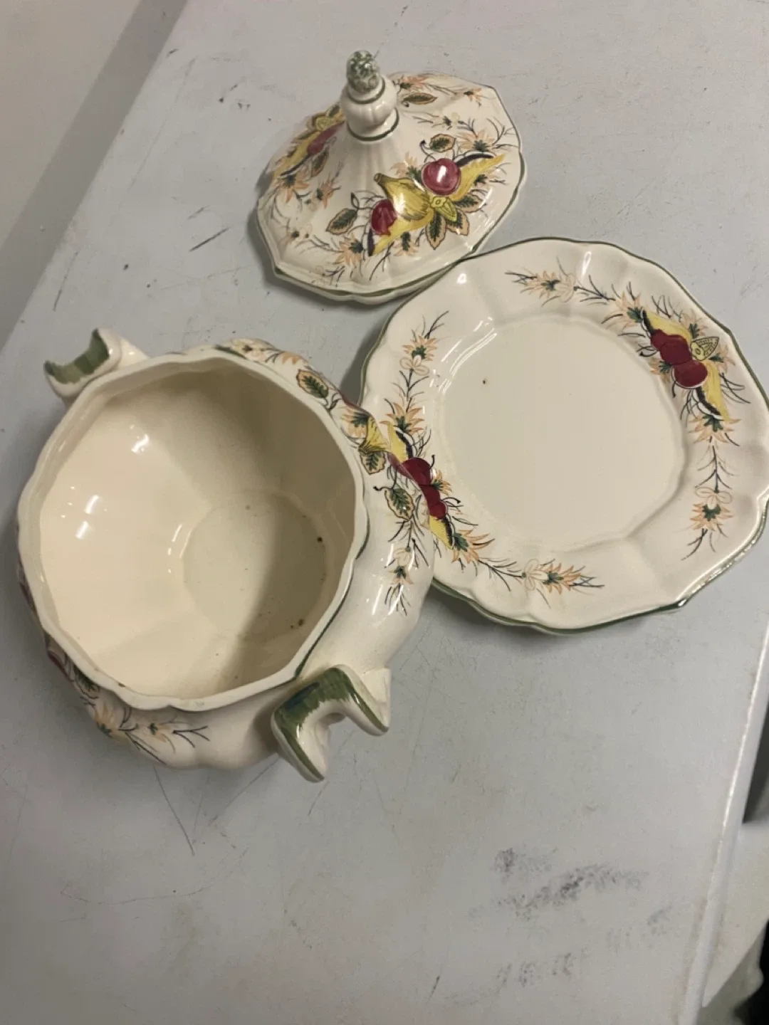 Vintage Devon Cottage Tureen image indicator(2)