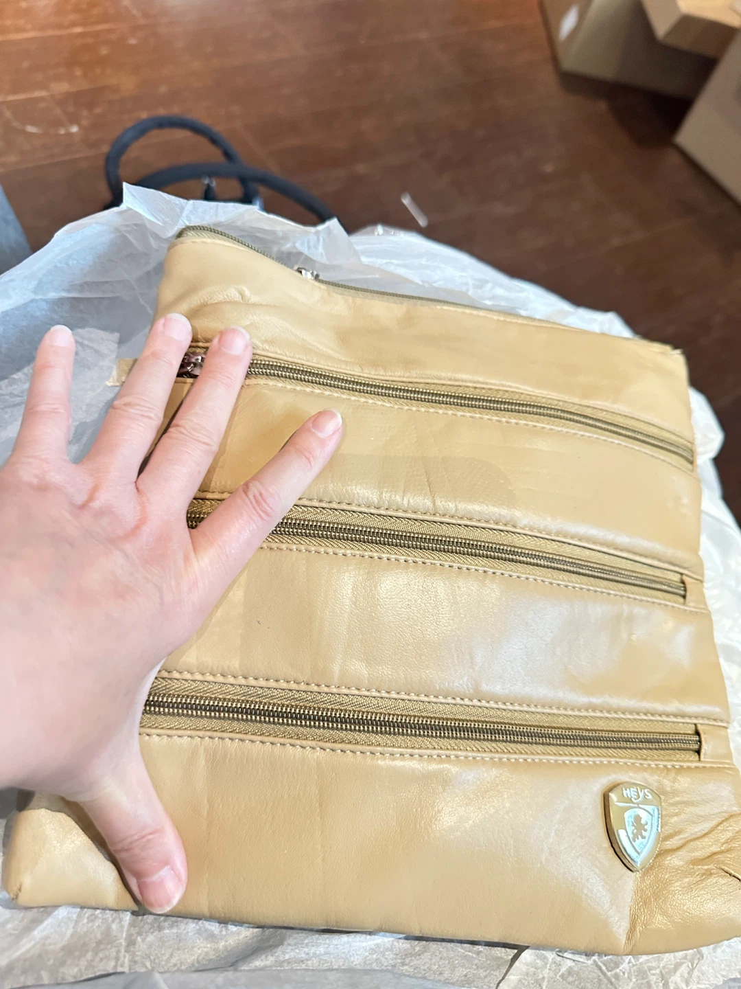 Brand new! Heys Beige Leather Crossbody Bag - photo 2