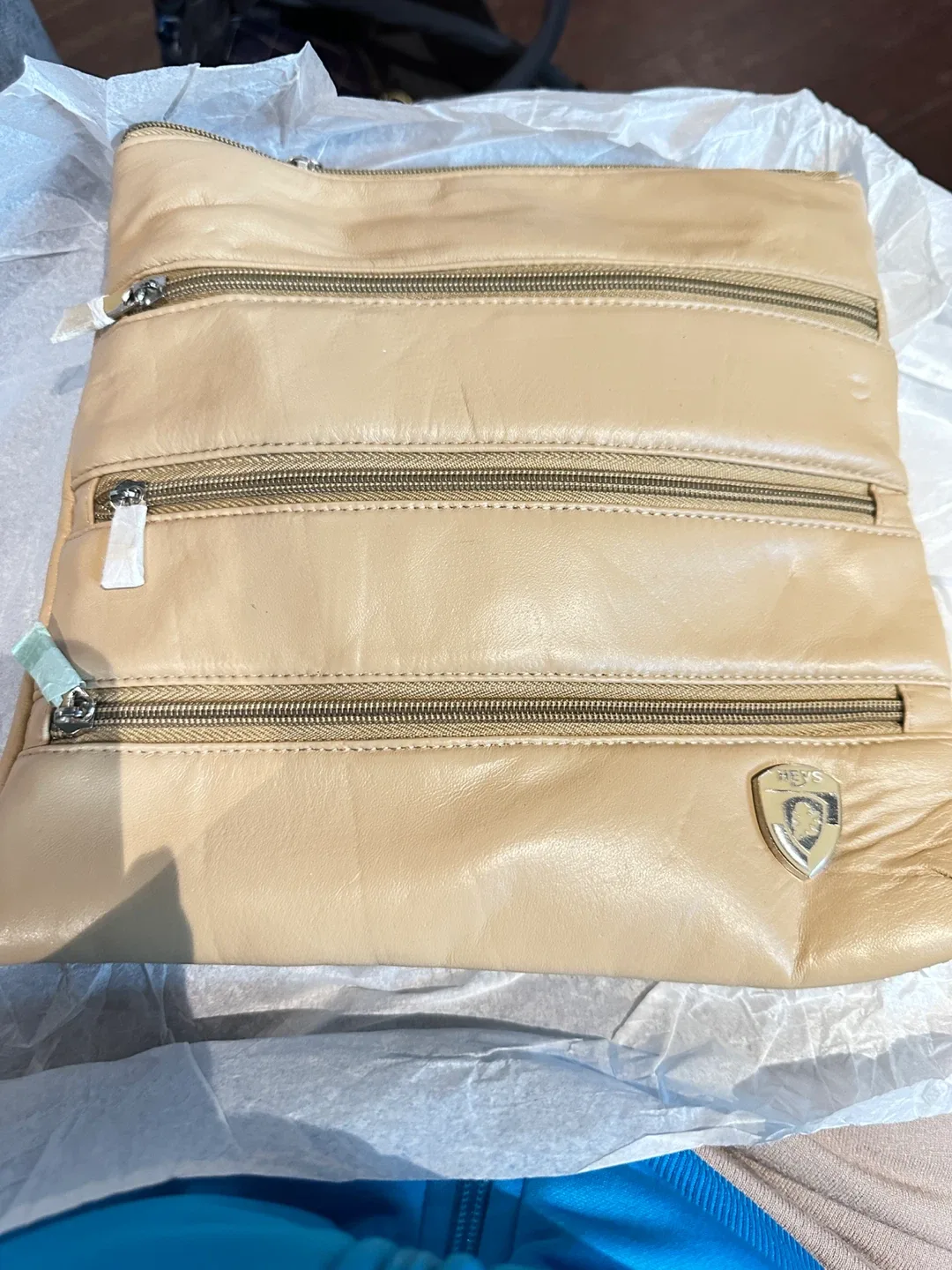 Brand new! Heys Beige Leather Crossbody Bag thumbnail