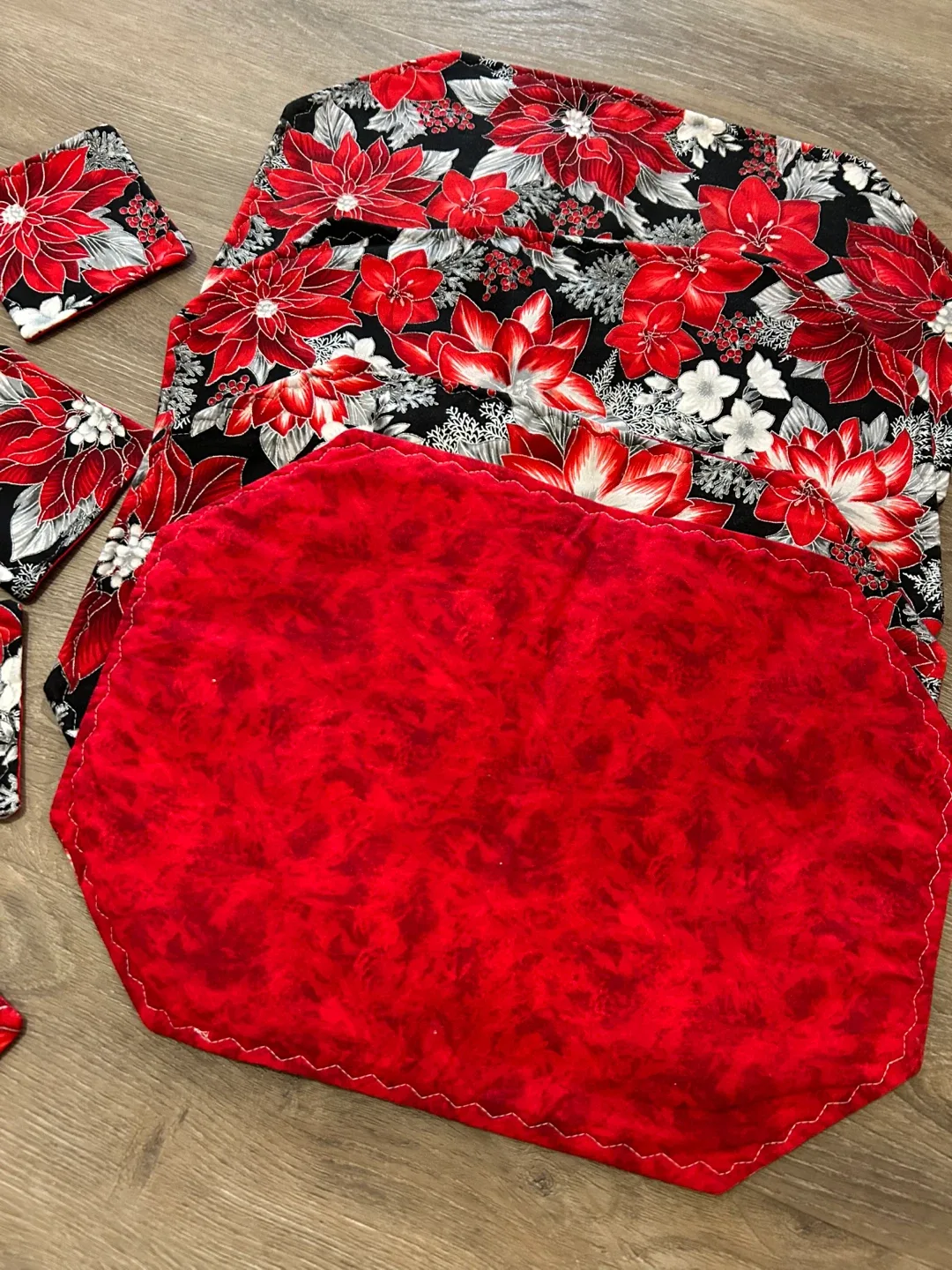 Floral Placemats & Coasters Set image indicator(4)