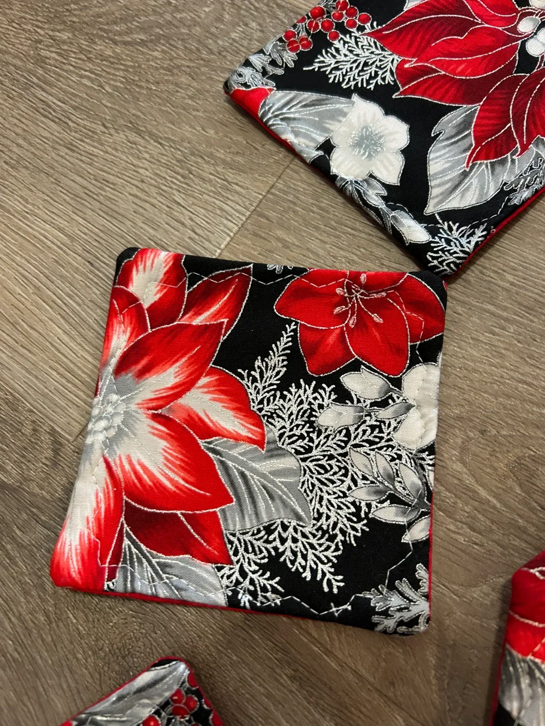 Floral Placemats & Coasters Set image indicator(3)