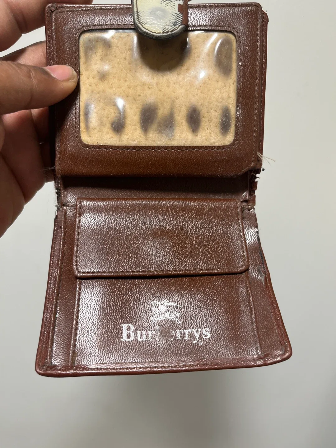 Burberry Wallet image indicator(2)