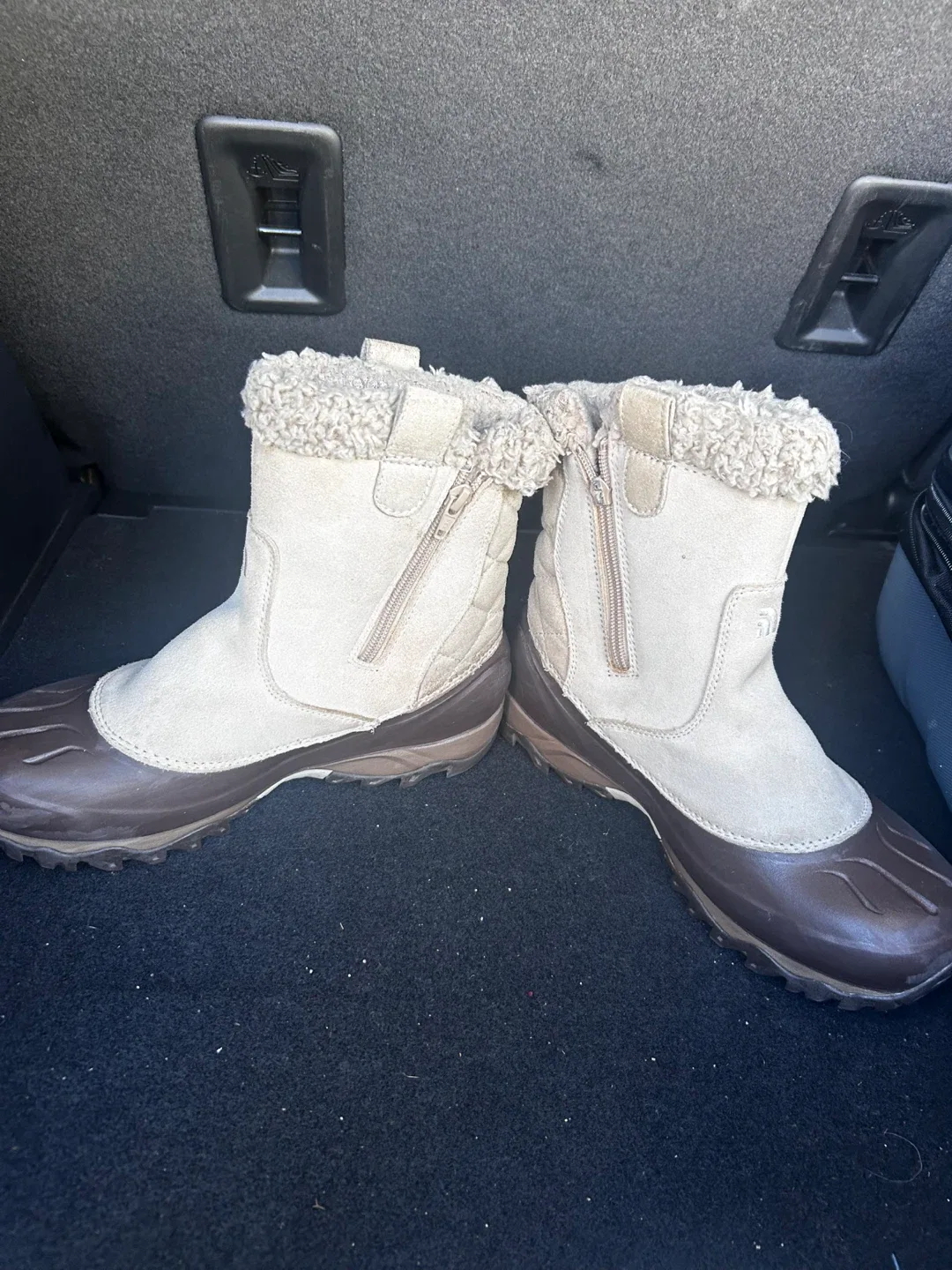 The North Face Women's Boots, Size 7 image indicator(2)