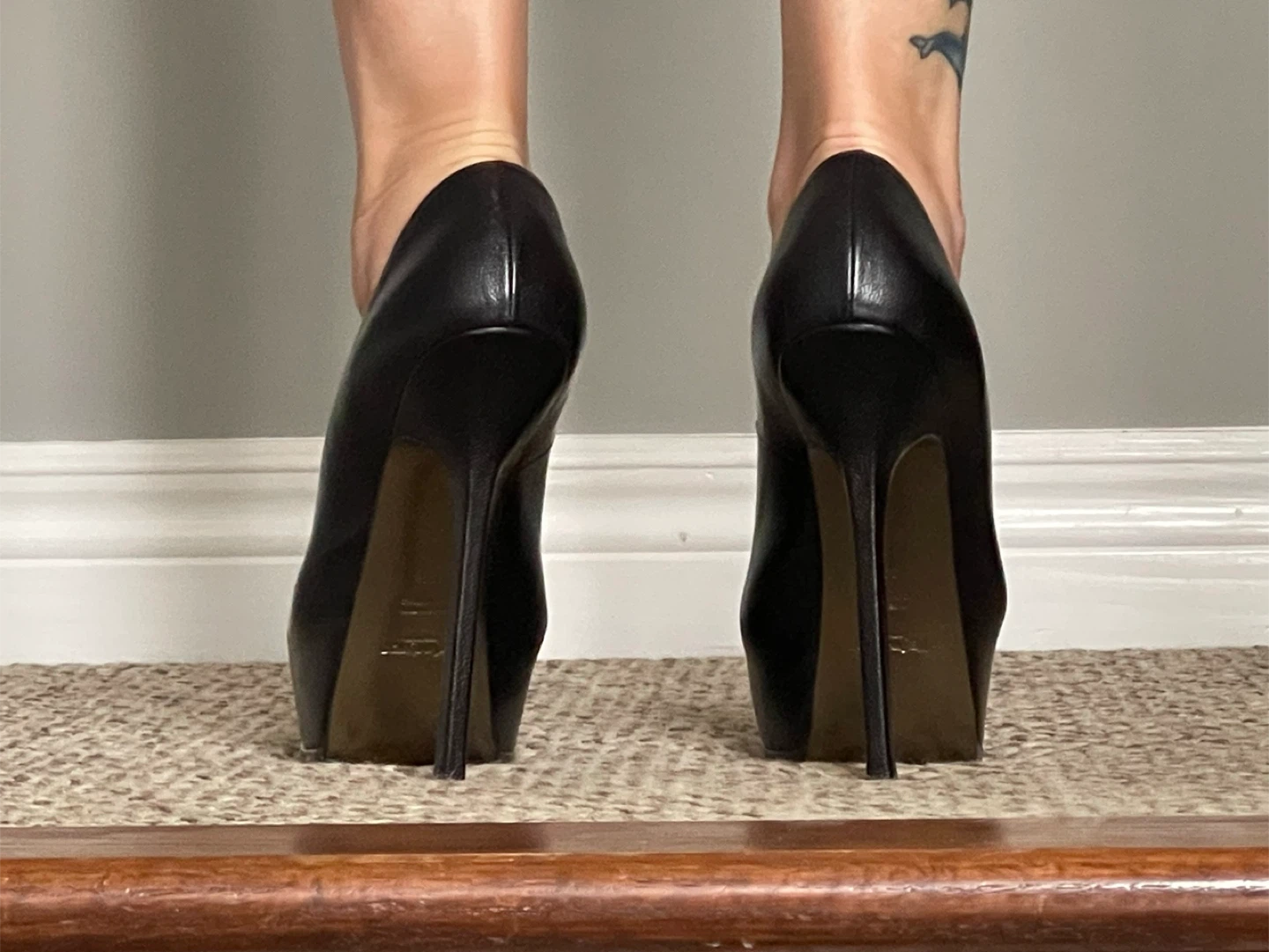 Saint Laurent Black Leather Platform Heels - photo 4