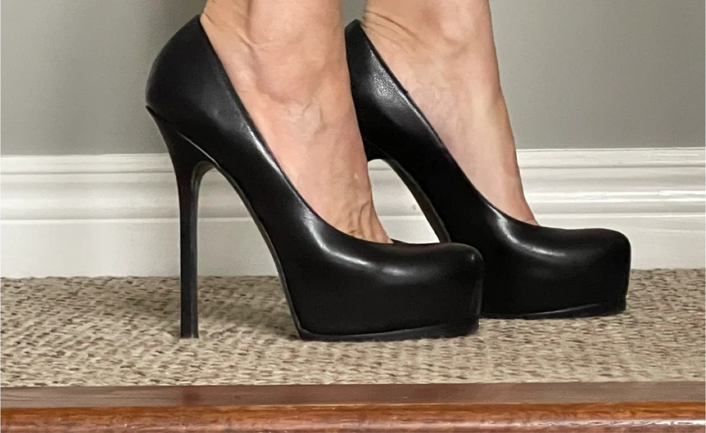 Saint Laurent Black Leather Platform Heels image indicator(5)