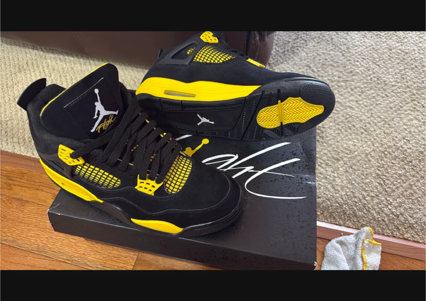 Nike Air Jordan 4 Retro Thunder (2023) - photo 4