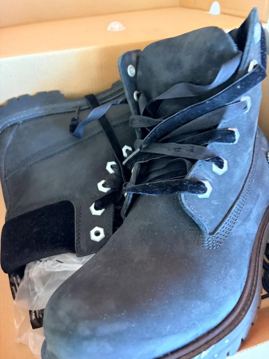 Timberland 6in Prem F/L Black Velvet Boots - Women's Size 9 image indicator(3)