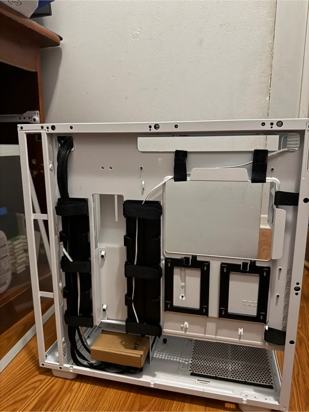 NZXT H7 Flow White PC Case image indicator(6)