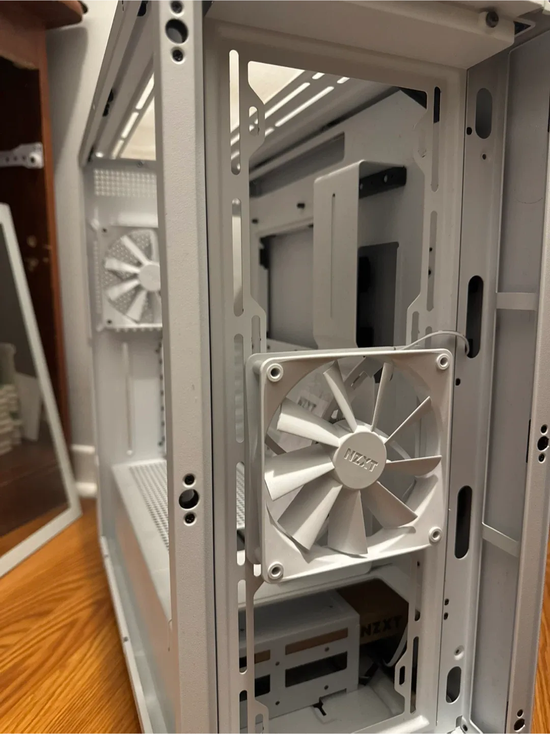 NZXT H7 Flow White PC Case image indicator(5)