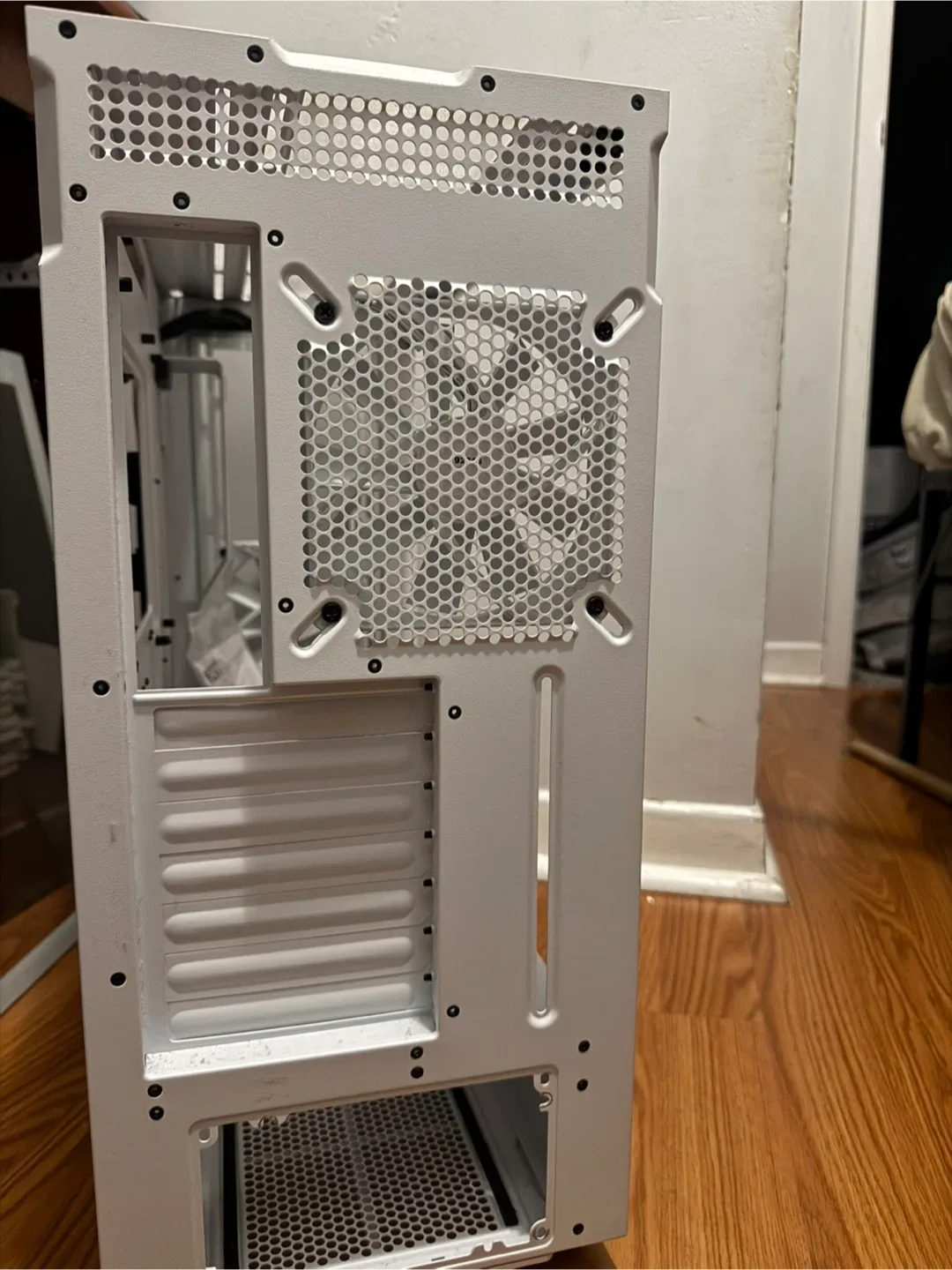 NZXT H7 Flow White PC Case image indicator(7)