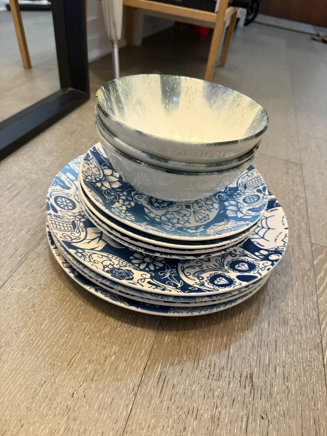 Blue & White Patterned Dinnerware Set thumbnail