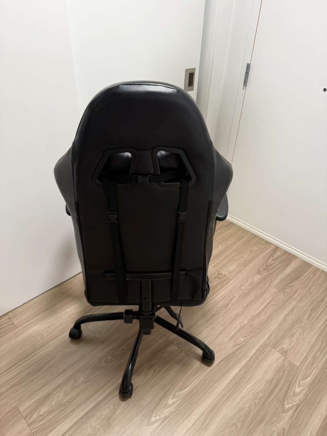 Von Racer Black Gaming Chair - photo 3