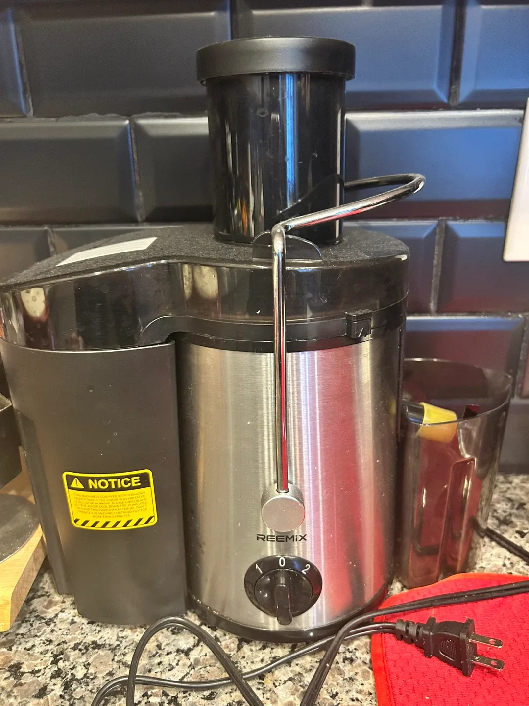 Reemix Juicer Machine - Big Mouth 3" Feed Chute image indicator(6)