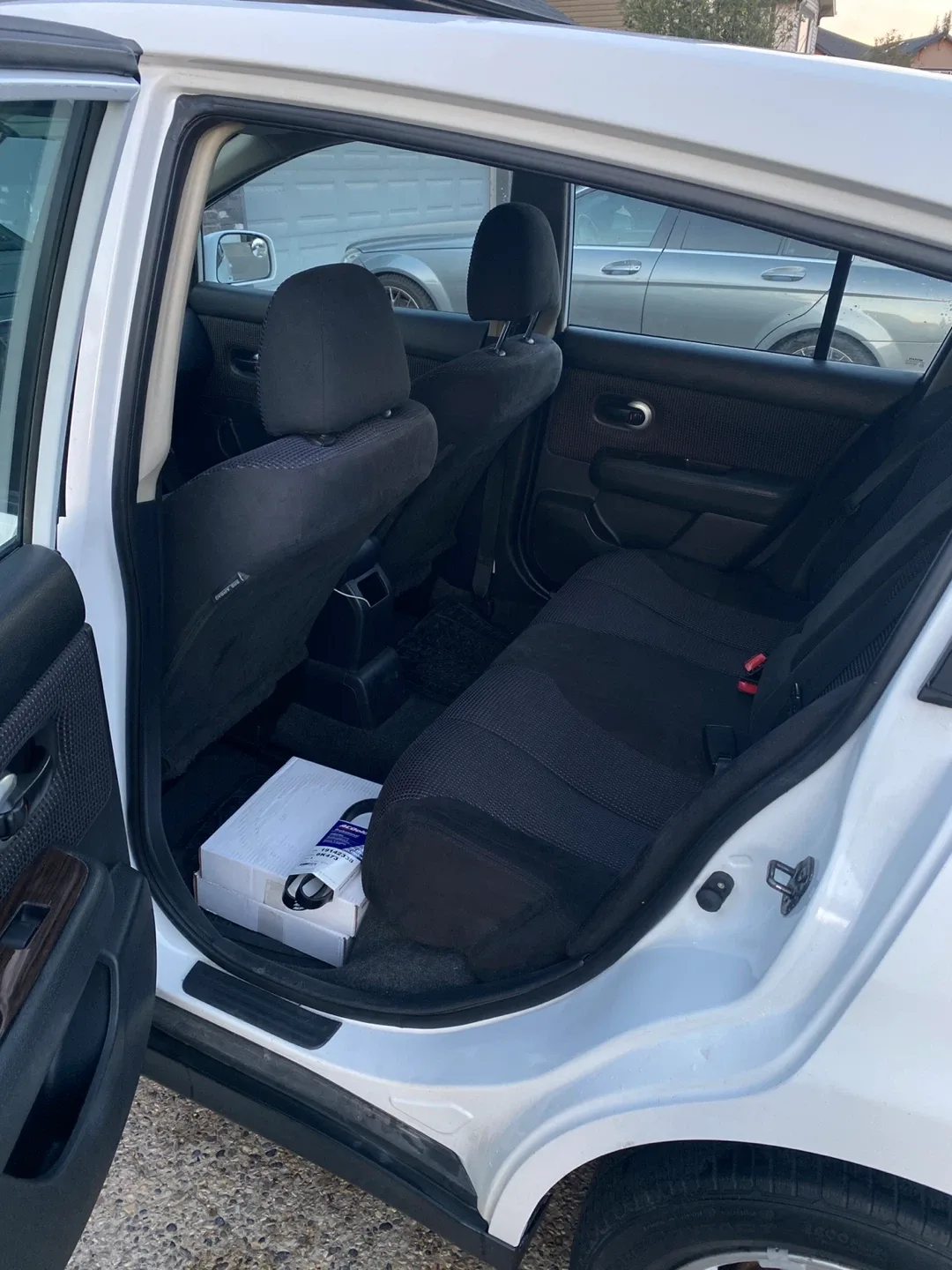 2010 Nissan Versa SL image indicator(6)