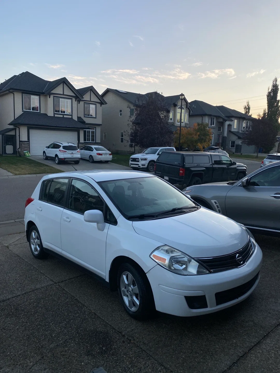 2010 Nissan Versa SL image indicator(2)