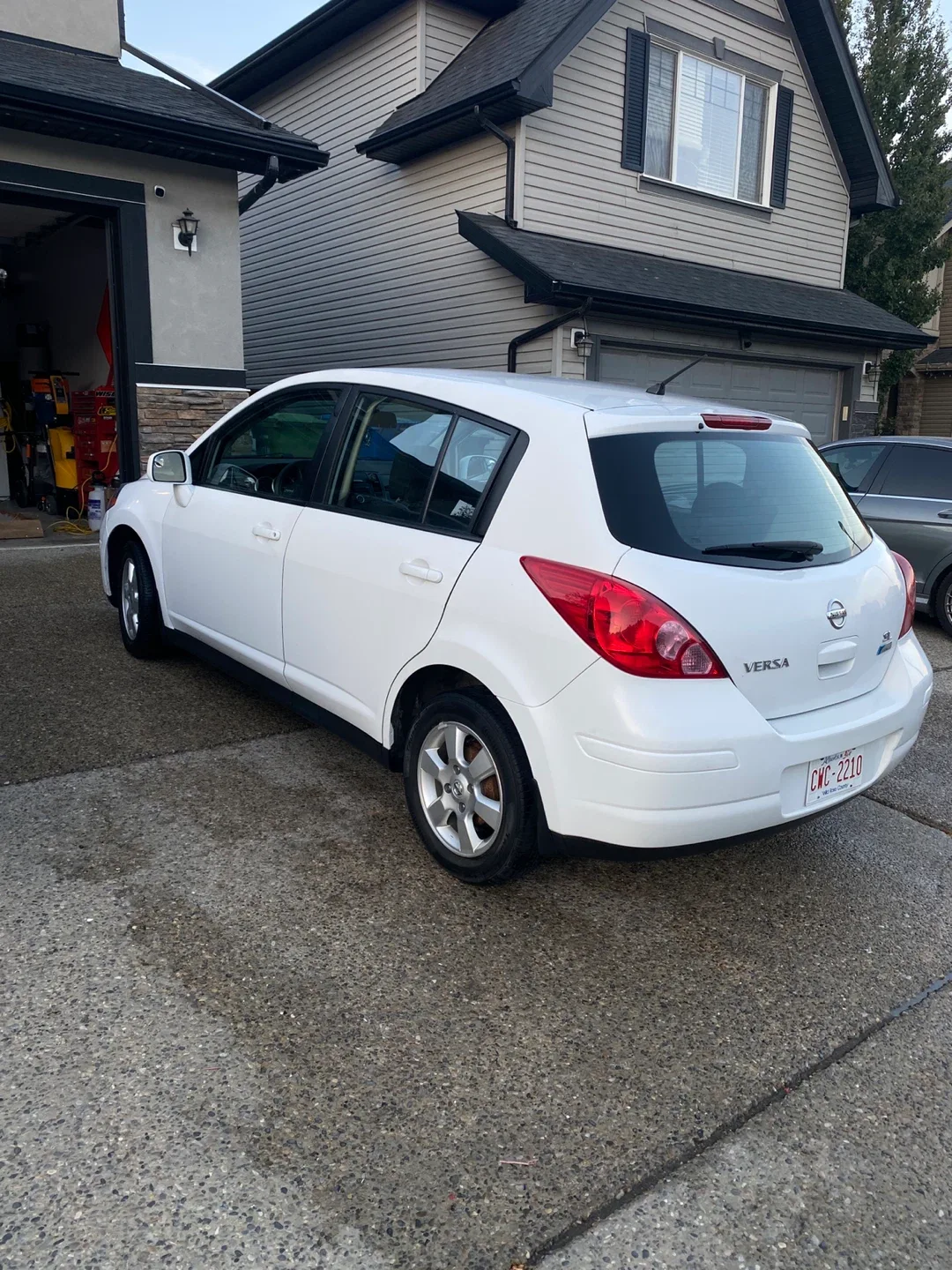 2010 Nissan Versa SL image indicator(5)
