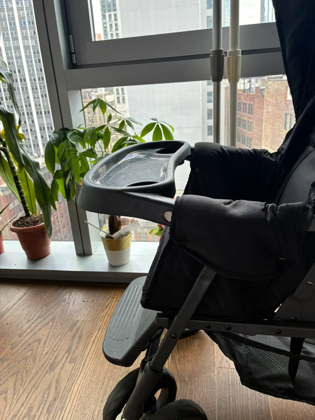 Black Joovy Caboose Stroller PreOwned image indicator(5)