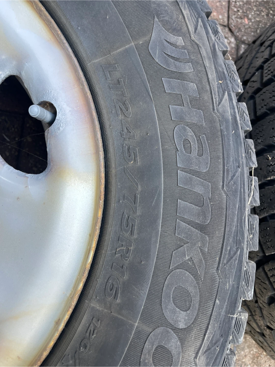 Truck rims 8x165 with old winters - photo 3