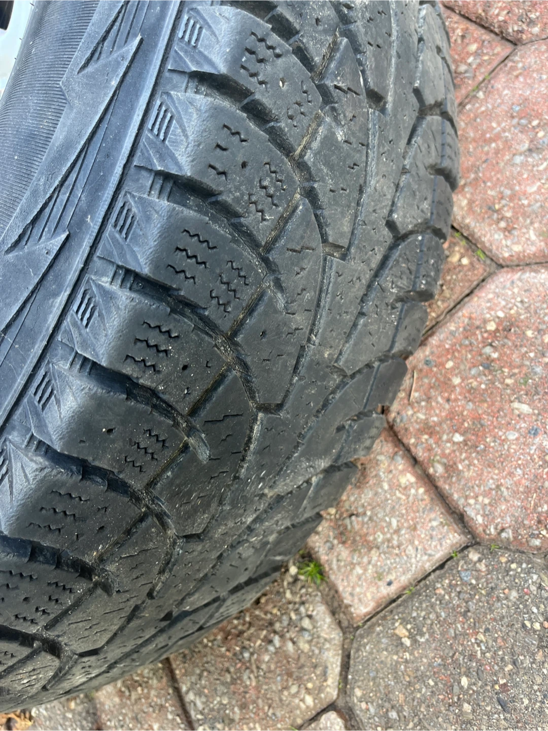 Truck rims 8x165 with old winters - photo 4