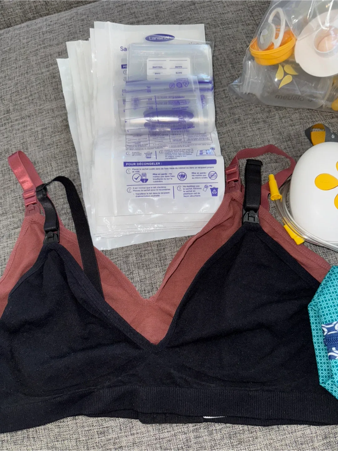 Medela Solo Breast Pump & Nursing Bras image indicator(3)