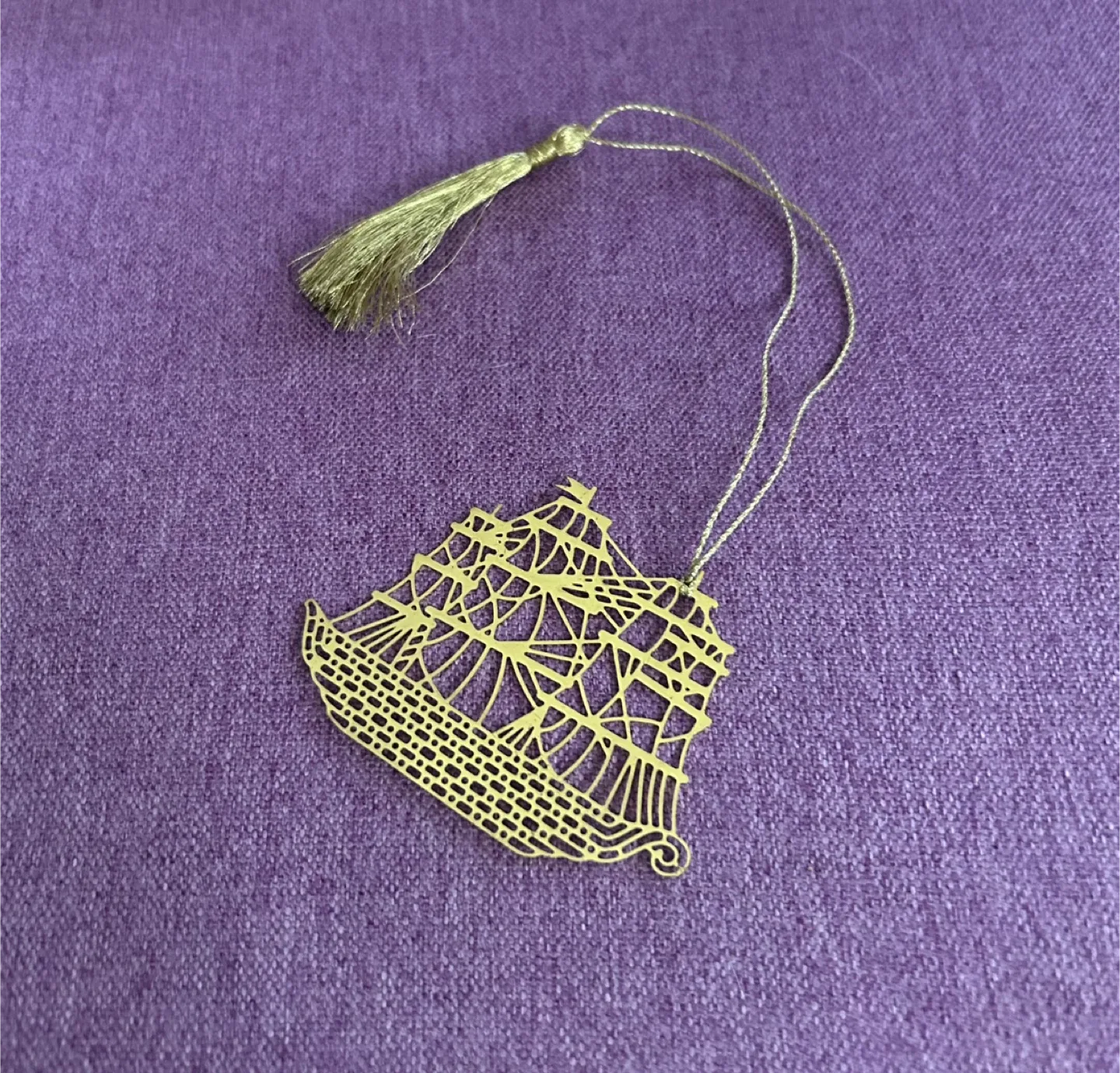 Gold Ship Metal Bookmark with Tassel image indicator(2)