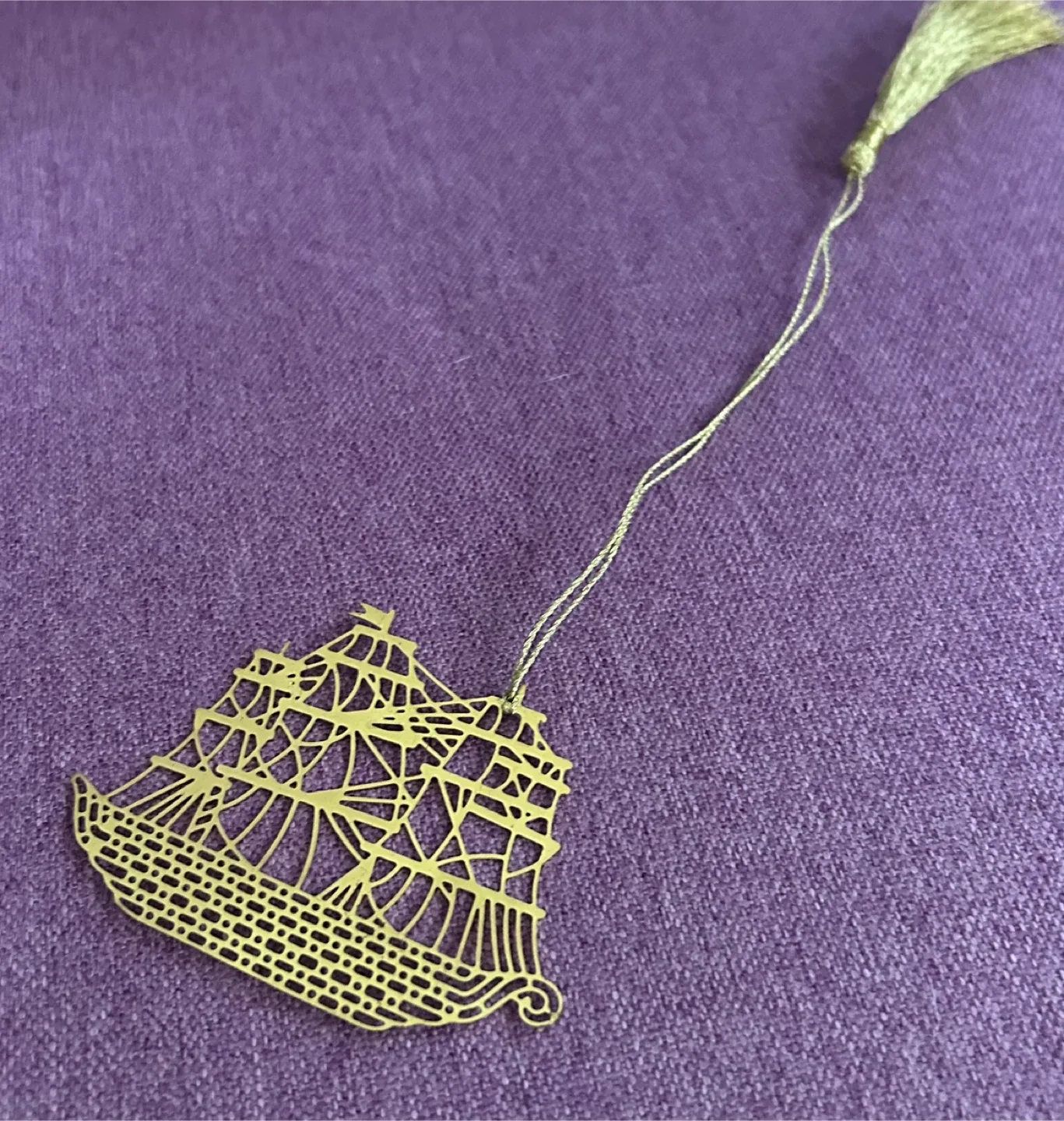 Gold Ship Metal Bookmark with Tassel image indicator(3)