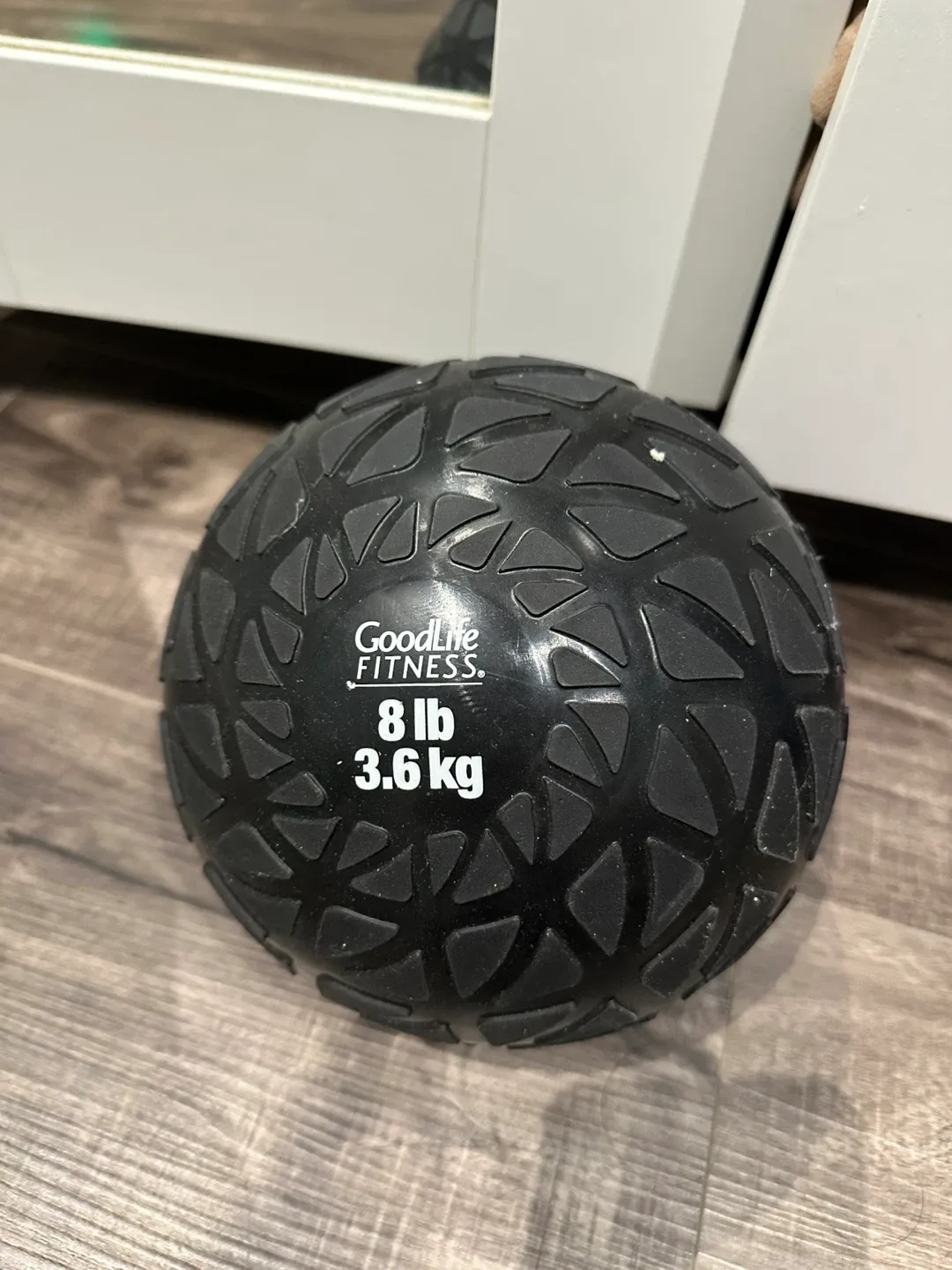 GoodLife Fitness 8 lb Medicine Ball thumbnail