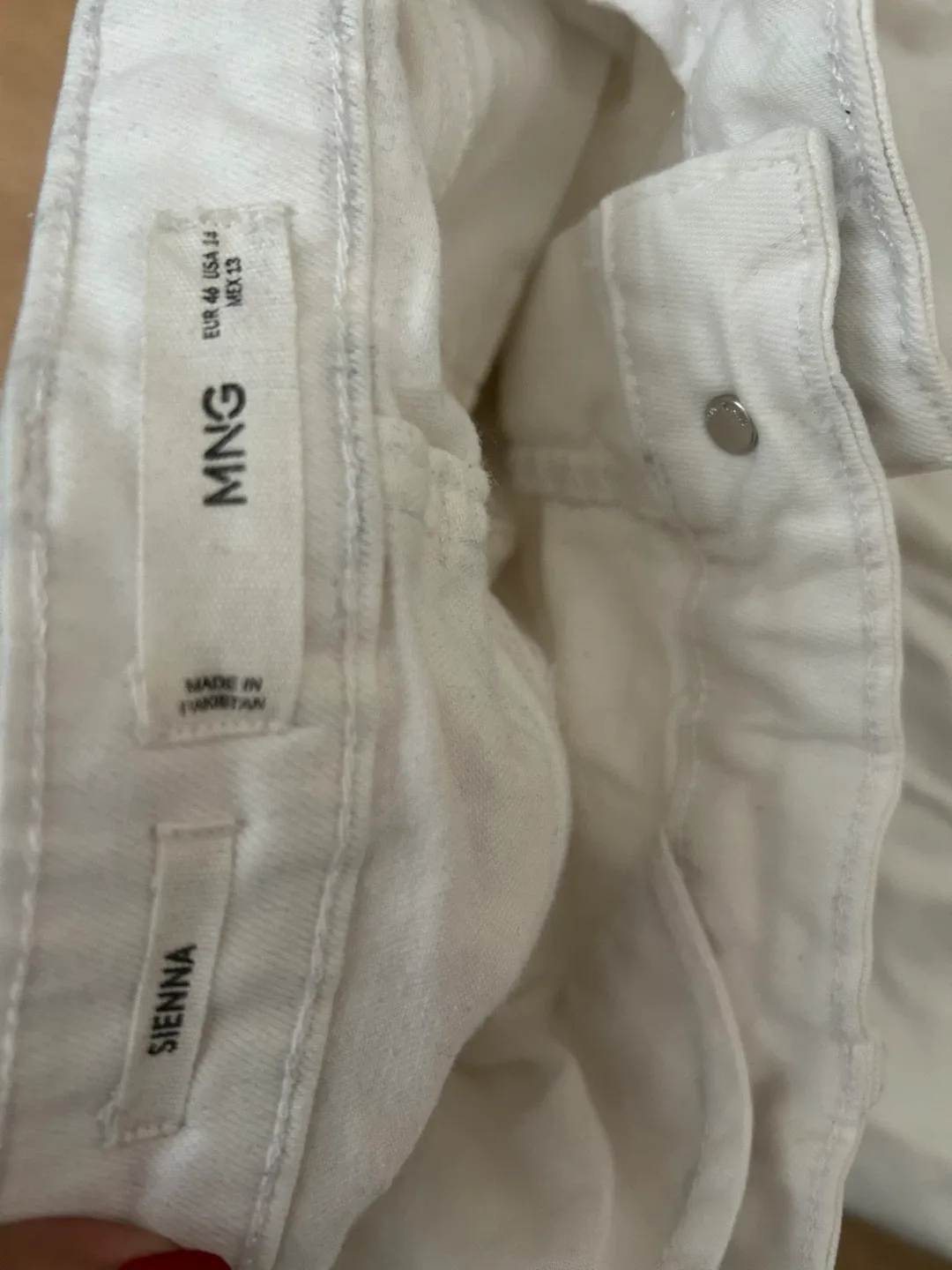 White Jeans image indicator(2)