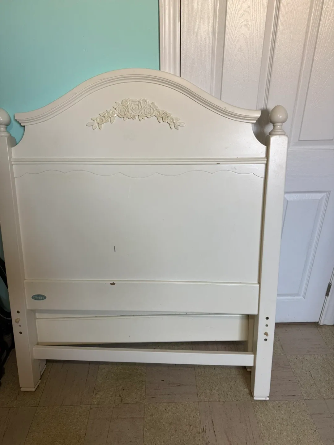 White Toddler Bed with Floral Design image indicator(2)