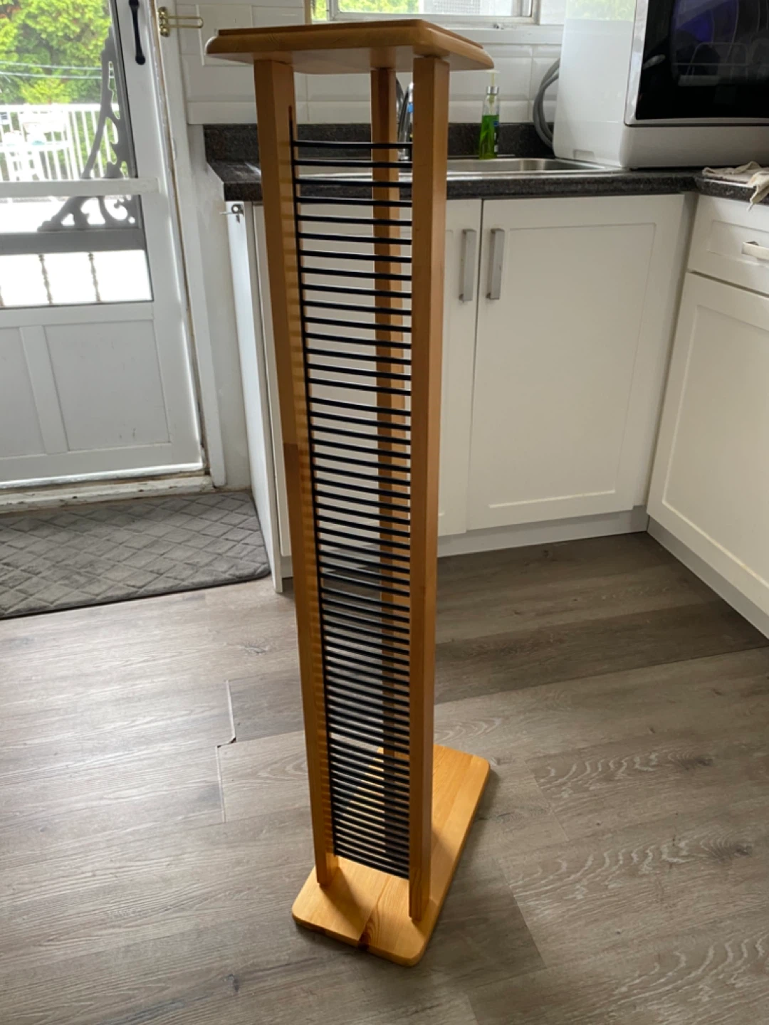 BEAUTIFUL SOLID OAK CD TOWER
