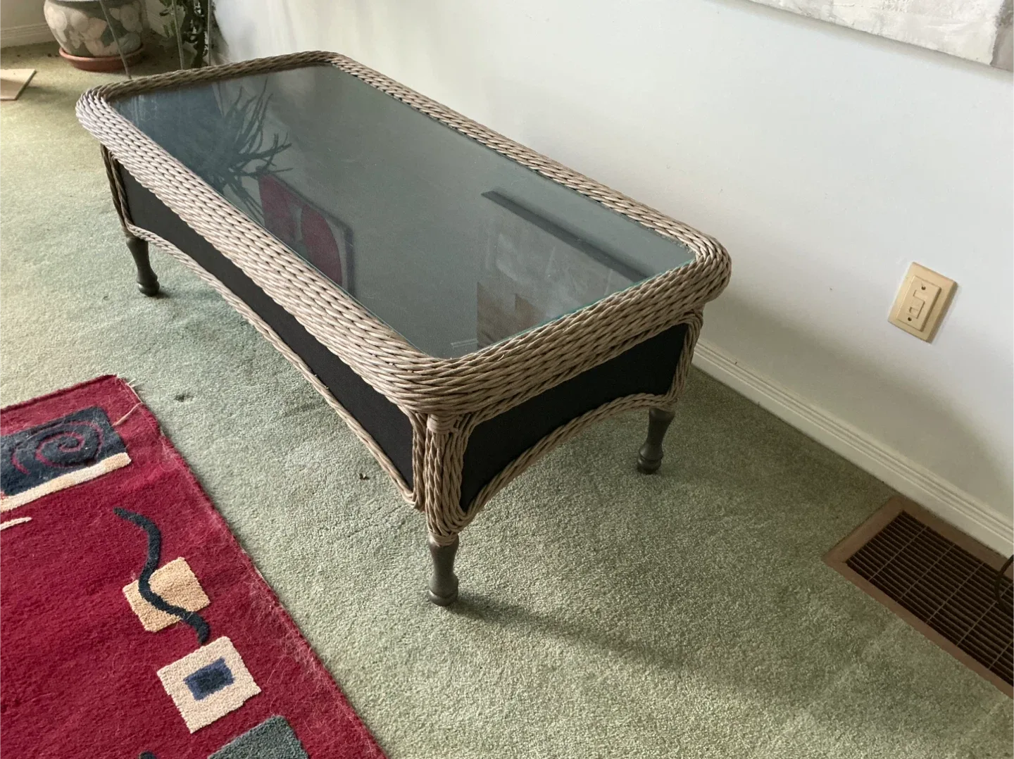 Wicker Coffee Table with Glass Top image indicator(4)
