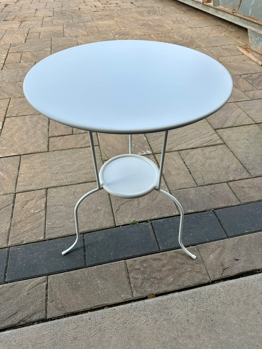 White Metal Side Table - IKEA - photo 2