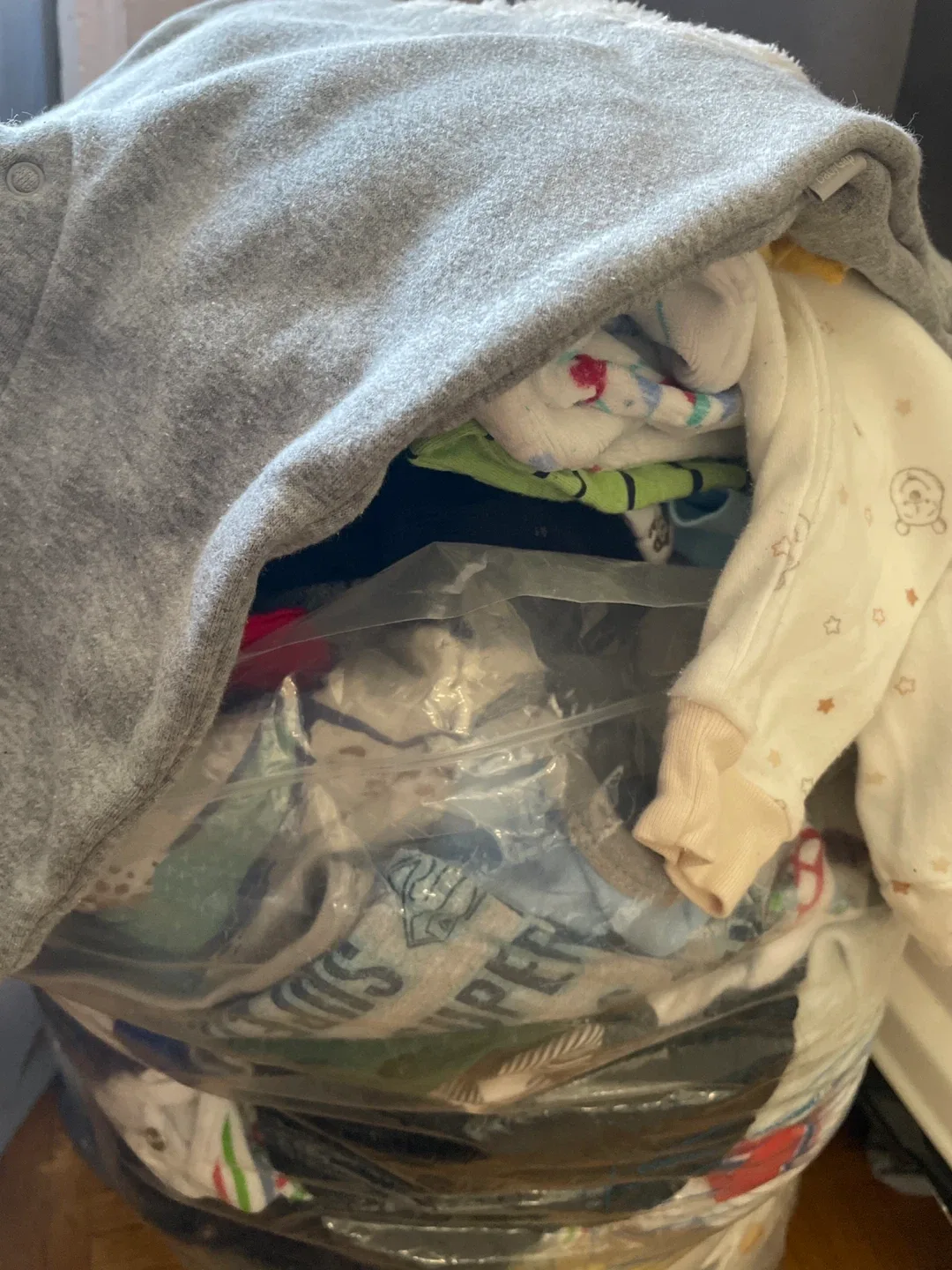 Assorted clothes for 6-12 months image indicator(5)