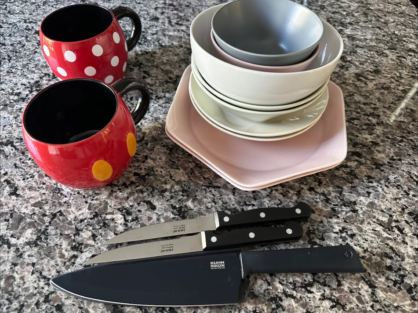 Disney Store Mickey & Minnie Mouse Mugs image indicator(2)