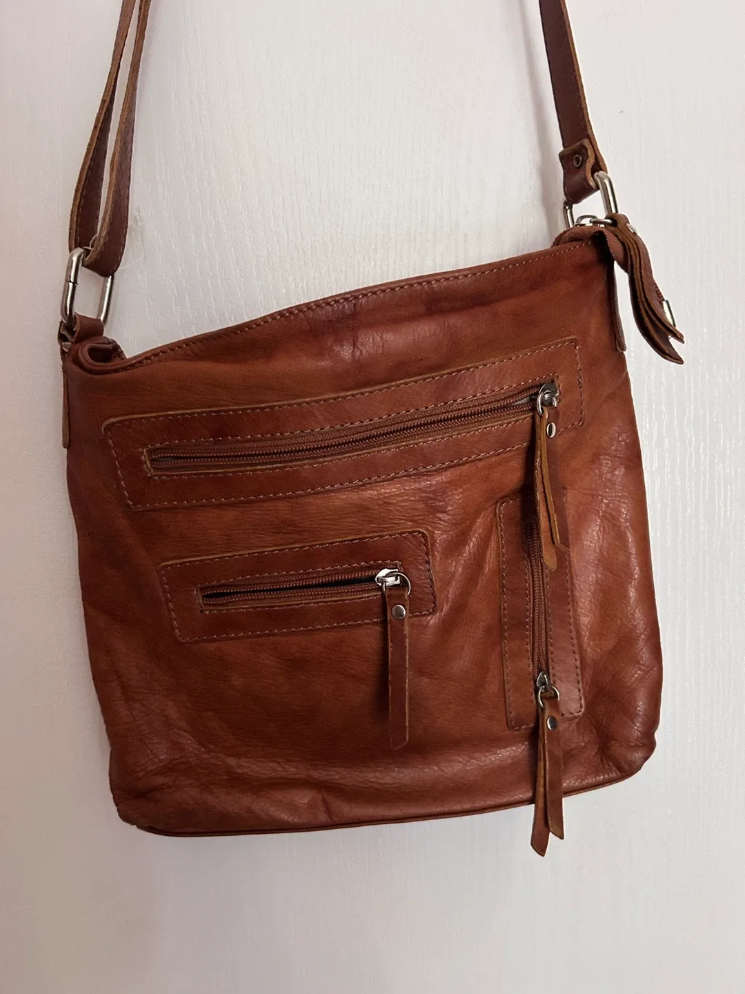 BNWT Italy Leather Crossbody handbag purse bag image indicator(3)