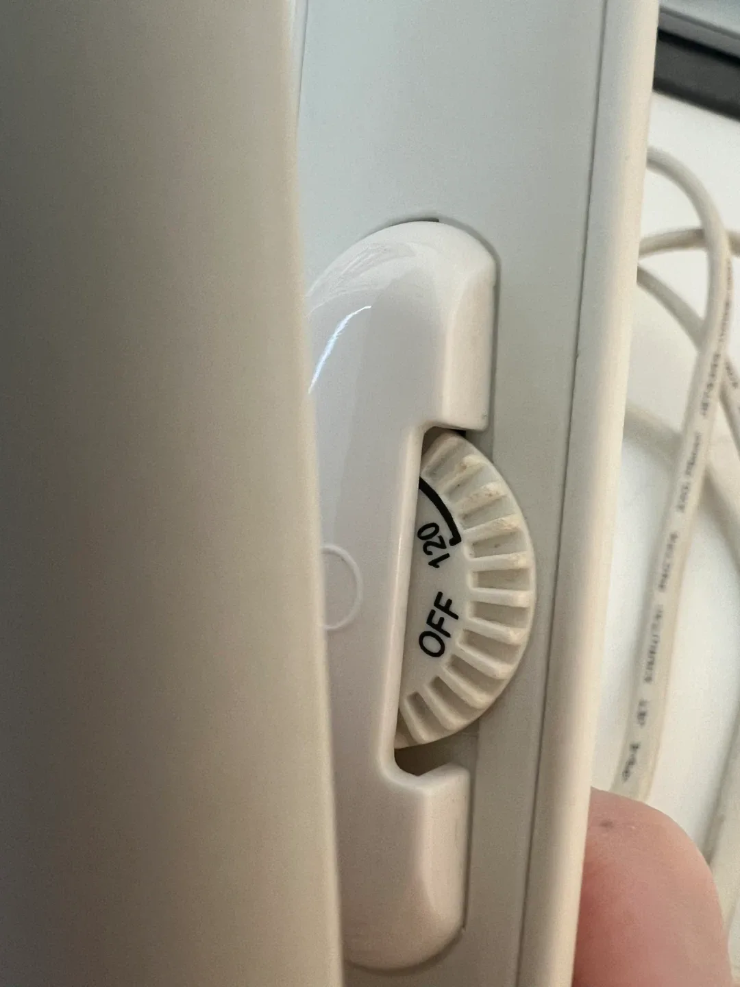 (Retail $145)Japanese Salonia Hair Straightener image indicator(2)