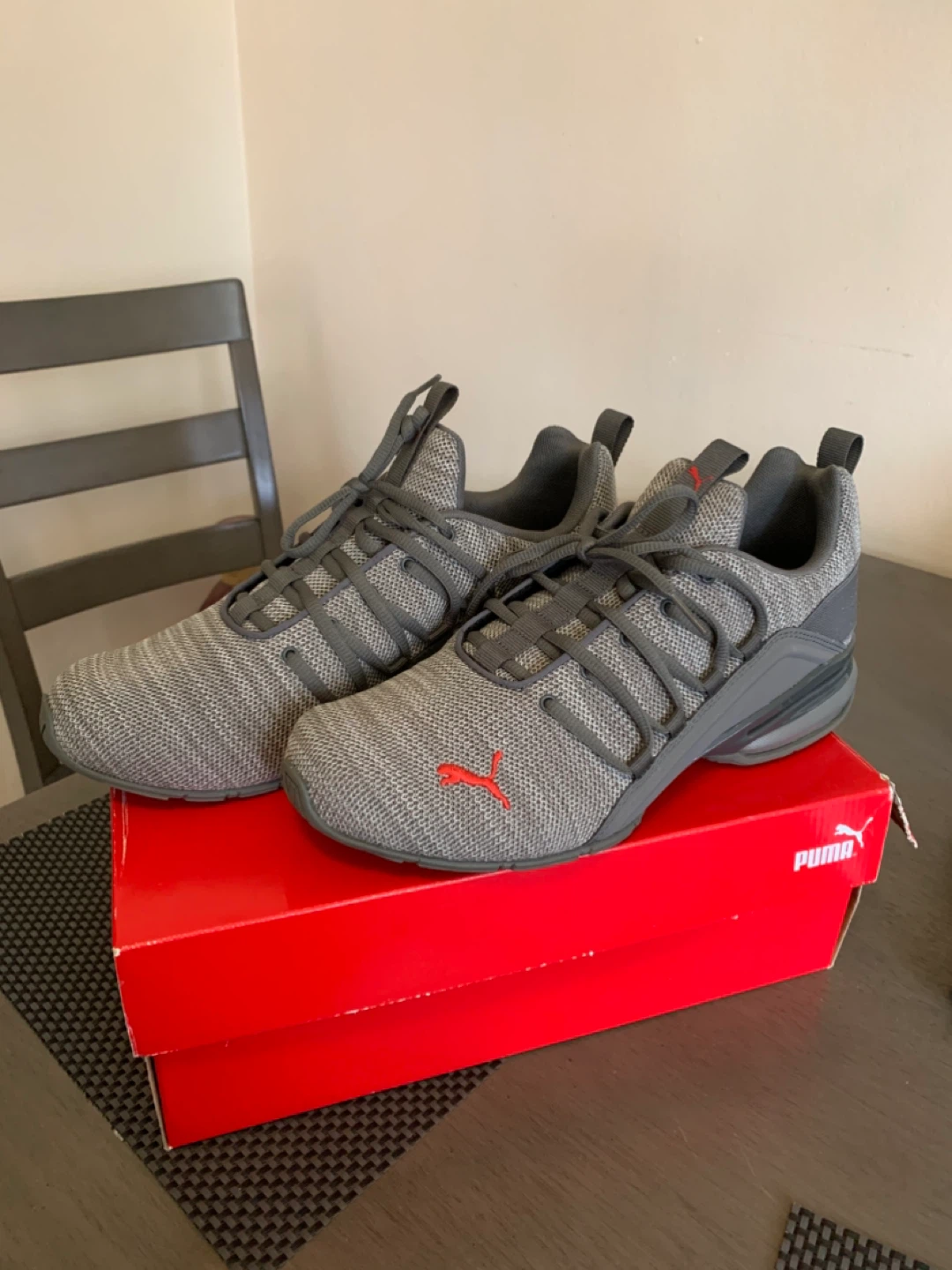 Puma Men's Axelion Refresh Gray/Red Size 8.5