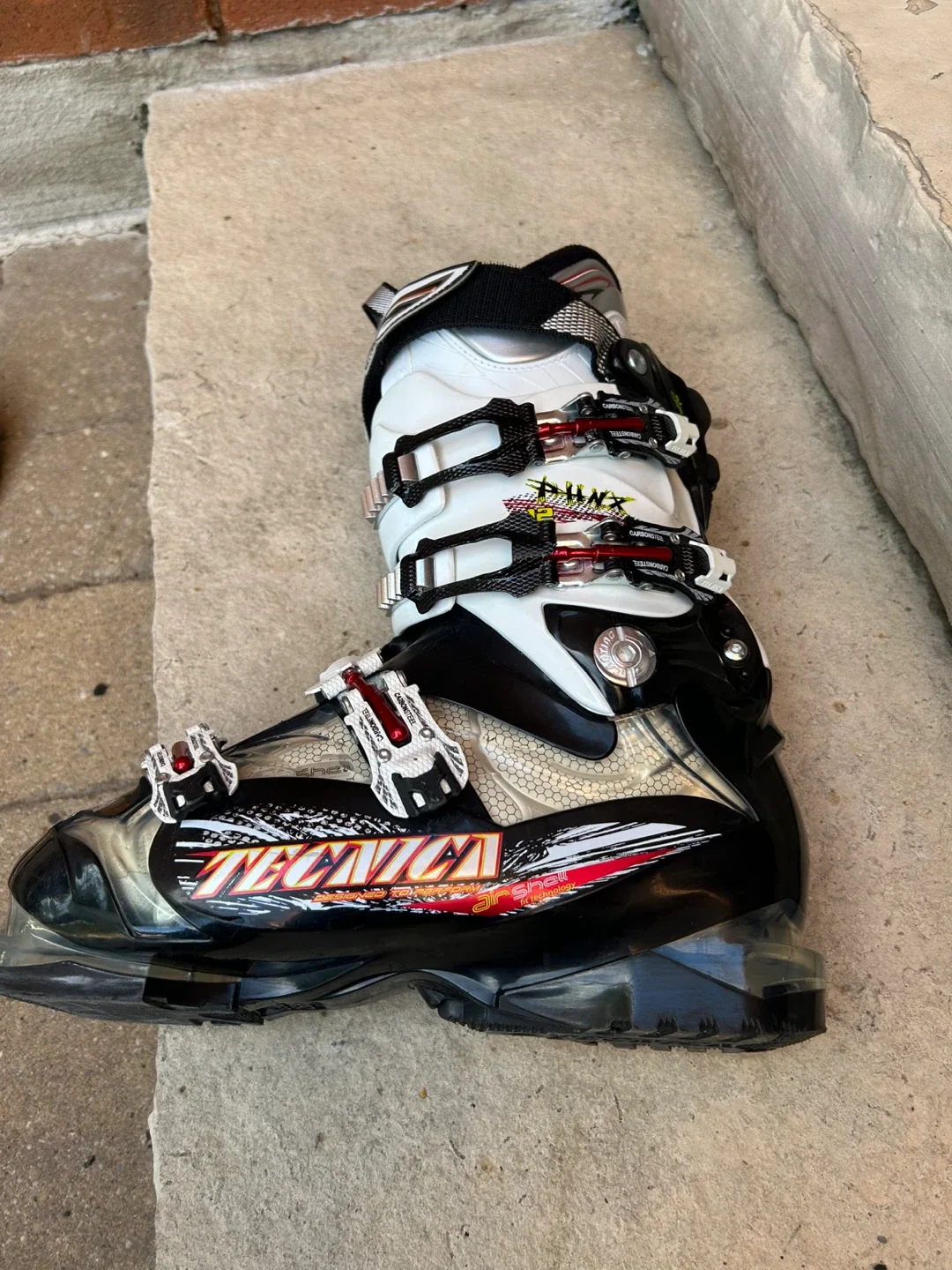 Volkl Unlimited AC3 Motion Skis & Tecnica Ski Boots image indicator(5)