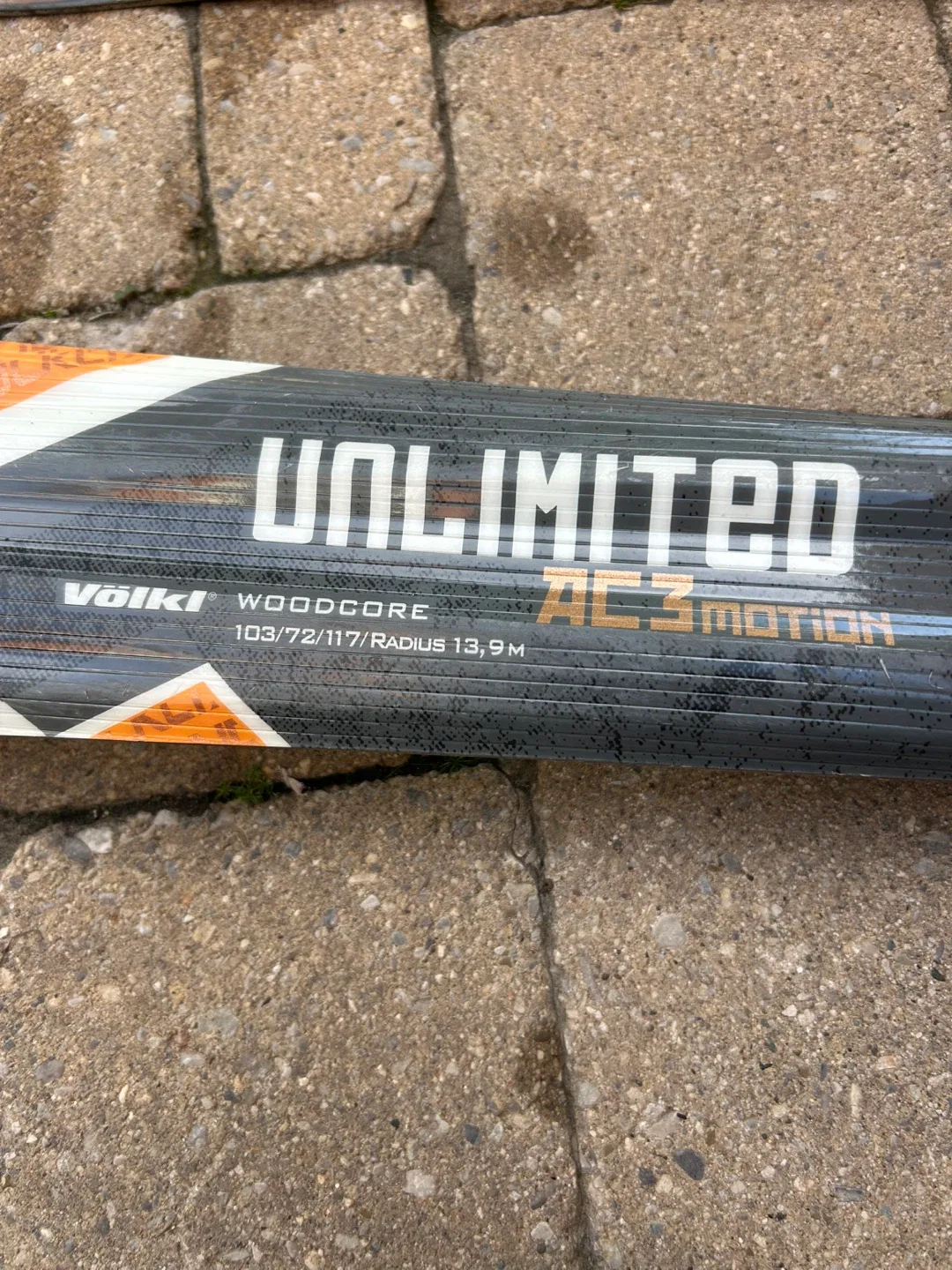 Volkl Unlimited AC3 Motion Skis & Tecnica Ski Boots image indicator(3)