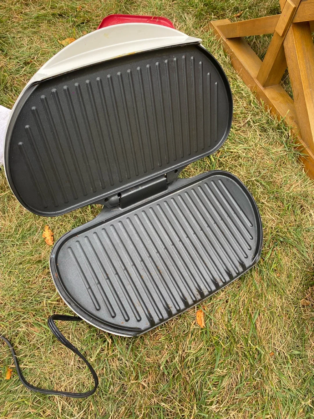 George Foreman Cooking Grill - kitchen appliances / tools