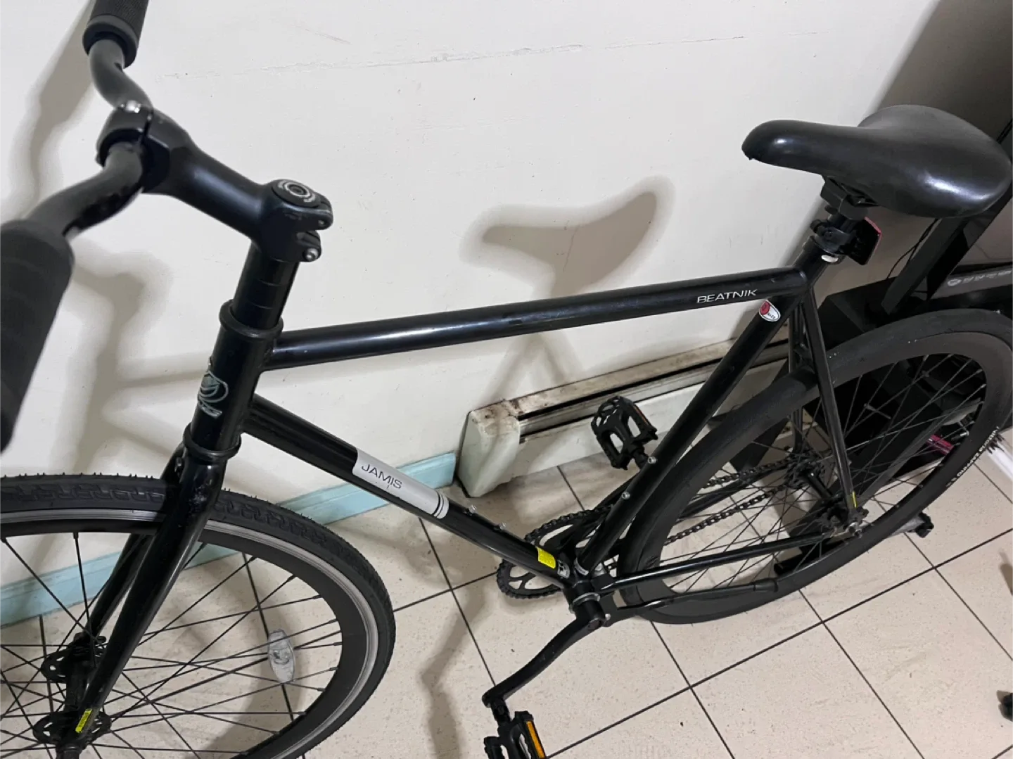 Jamis Beatnik Black Fixie Bike image indicator(3)