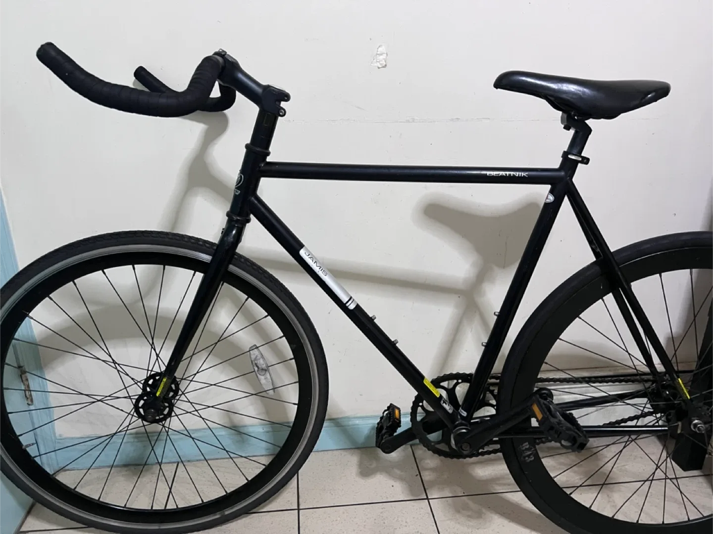 Jamis Beatnik Black Fixie Bike image indicator(7)