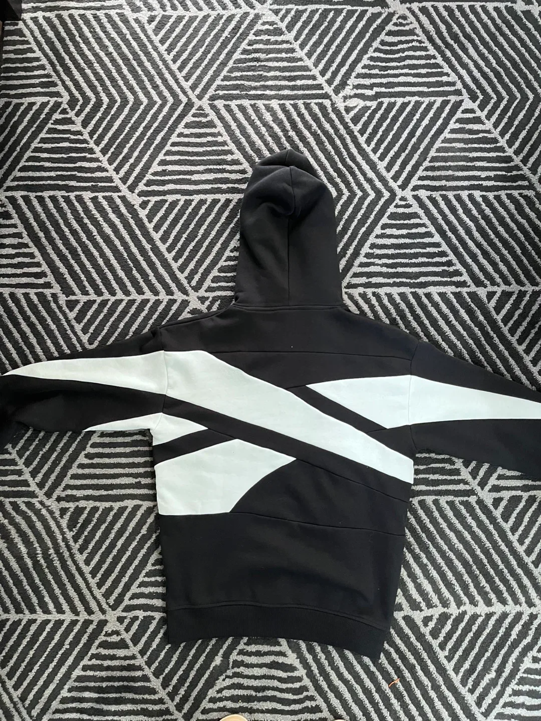 Oversized Reebok Black & White Hoodie image indicator(2)