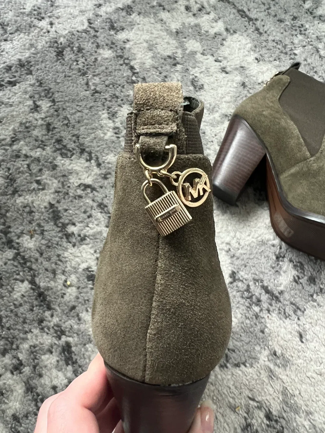 Boots size 8.5 & 39 image indicator(3)