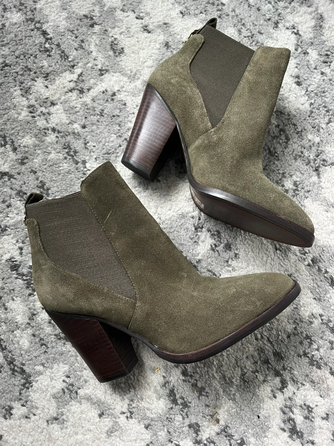 Boots size 8.5 & 39 image indicator(2)